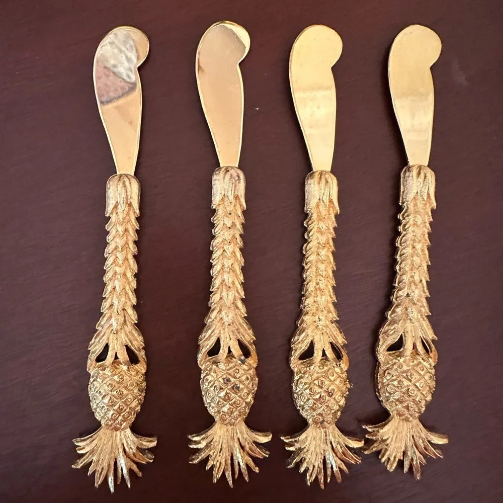 Set of 4 hors d’oeuvres/cheese knives, pineapple design